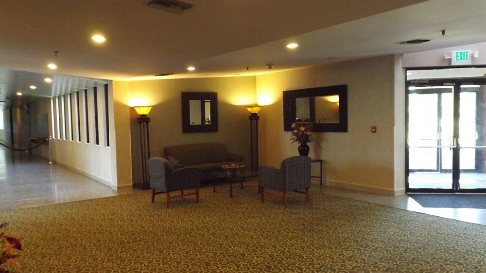 Ramada By Wyndham Wentzville Exterior foto