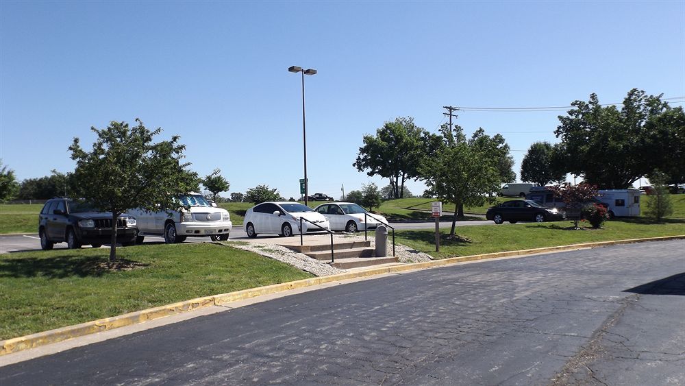 Ramada By Wyndham Wentzville Exterior foto