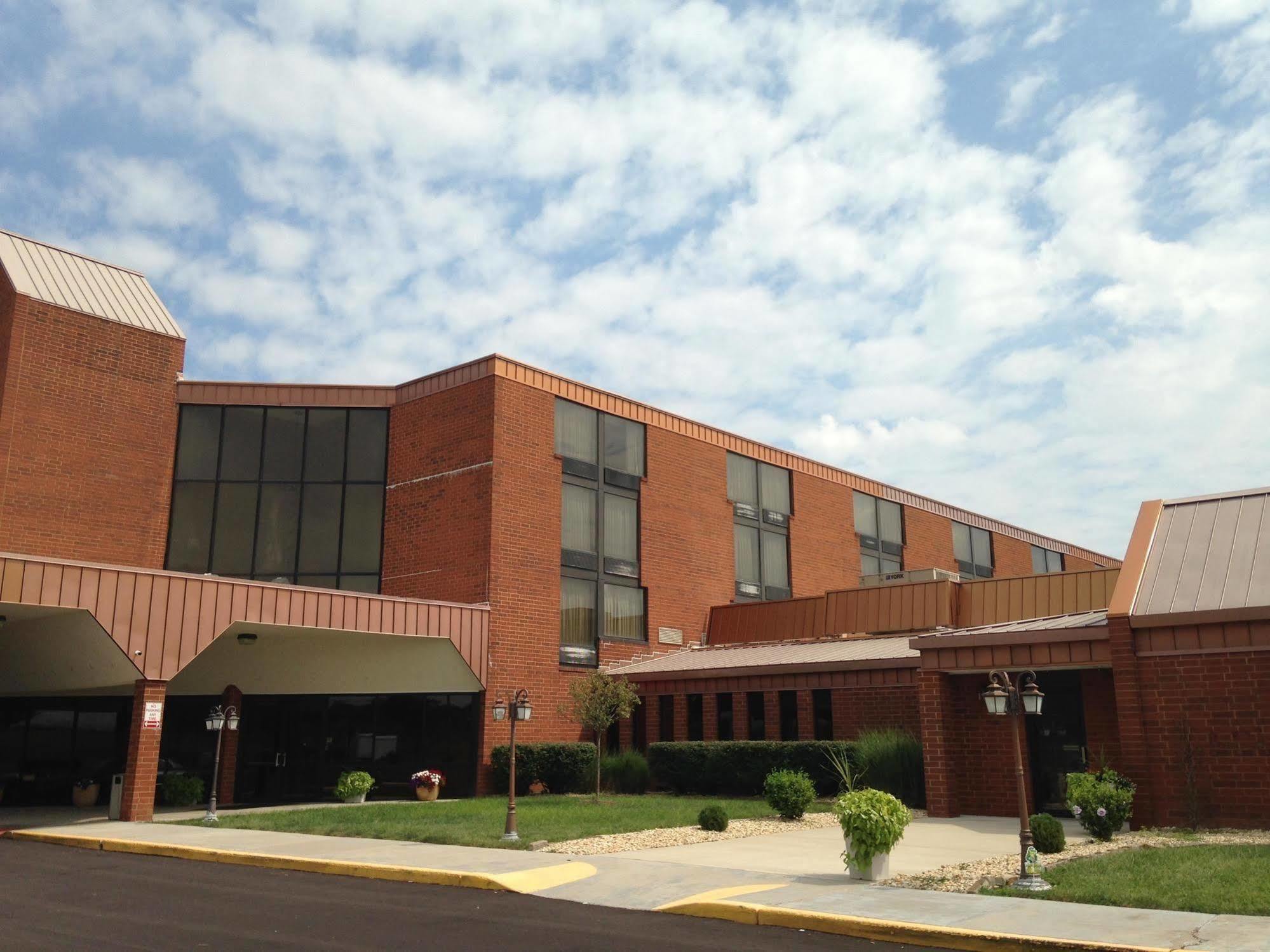 Ramada By Wyndham Wentzville Exterior foto
