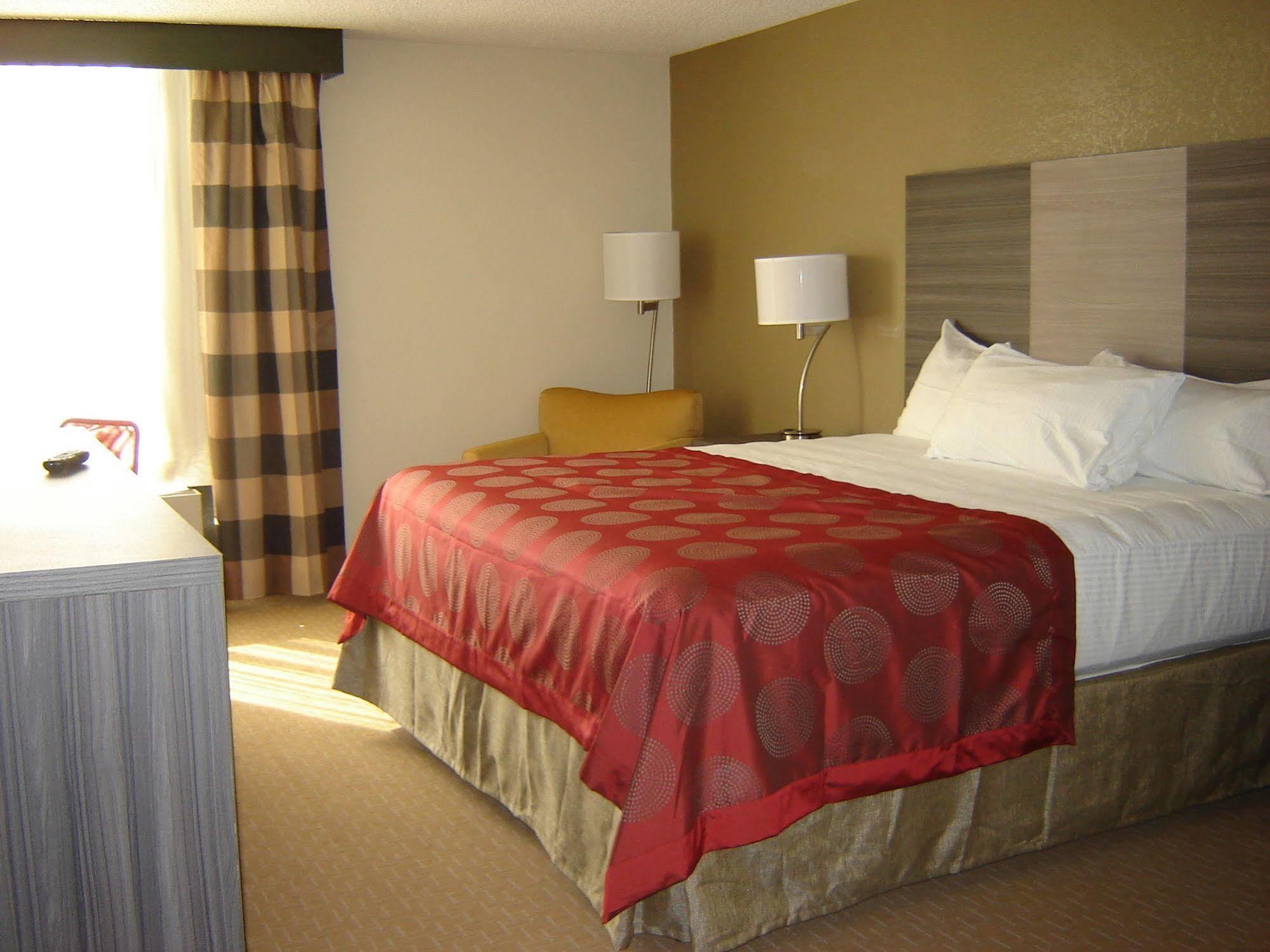Ramada By Wyndham Wentzville Exterior foto