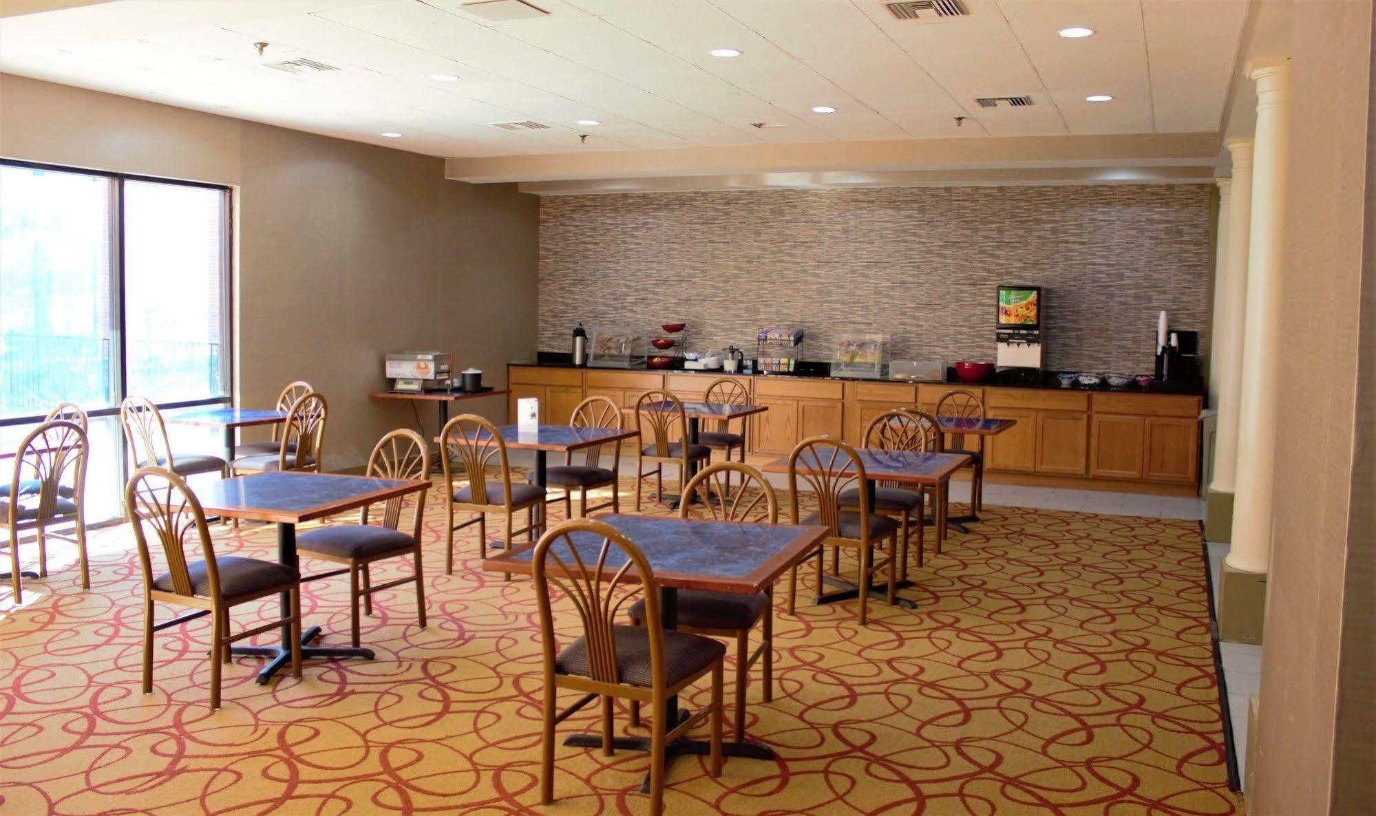Ramada By Wyndham Wentzville Exterior foto