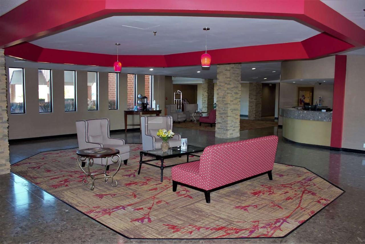 Ramada By Wyndham Wentzville Exterior foto